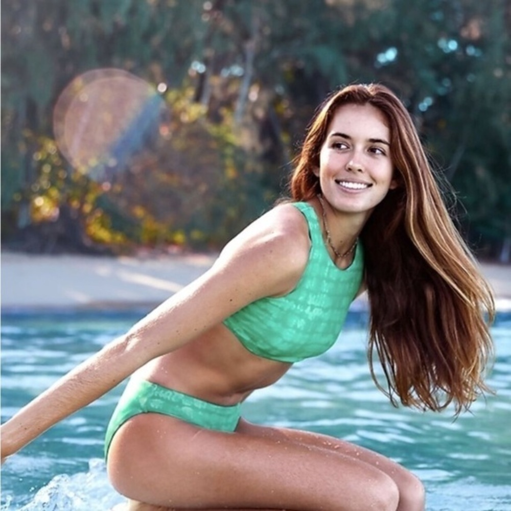 Athleta Green Bikini Triangle Top and bottom Classic Design
